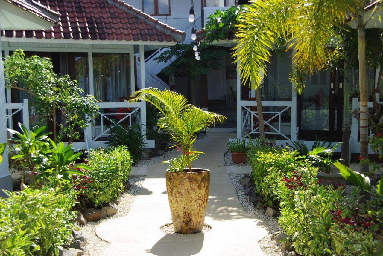 The High Dive Gili Gede By Ultimate Resorts Екстер'єр фото